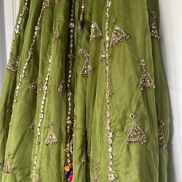 Pakistani 3pc Mehendi Lengha adress - Picture 9 of 17